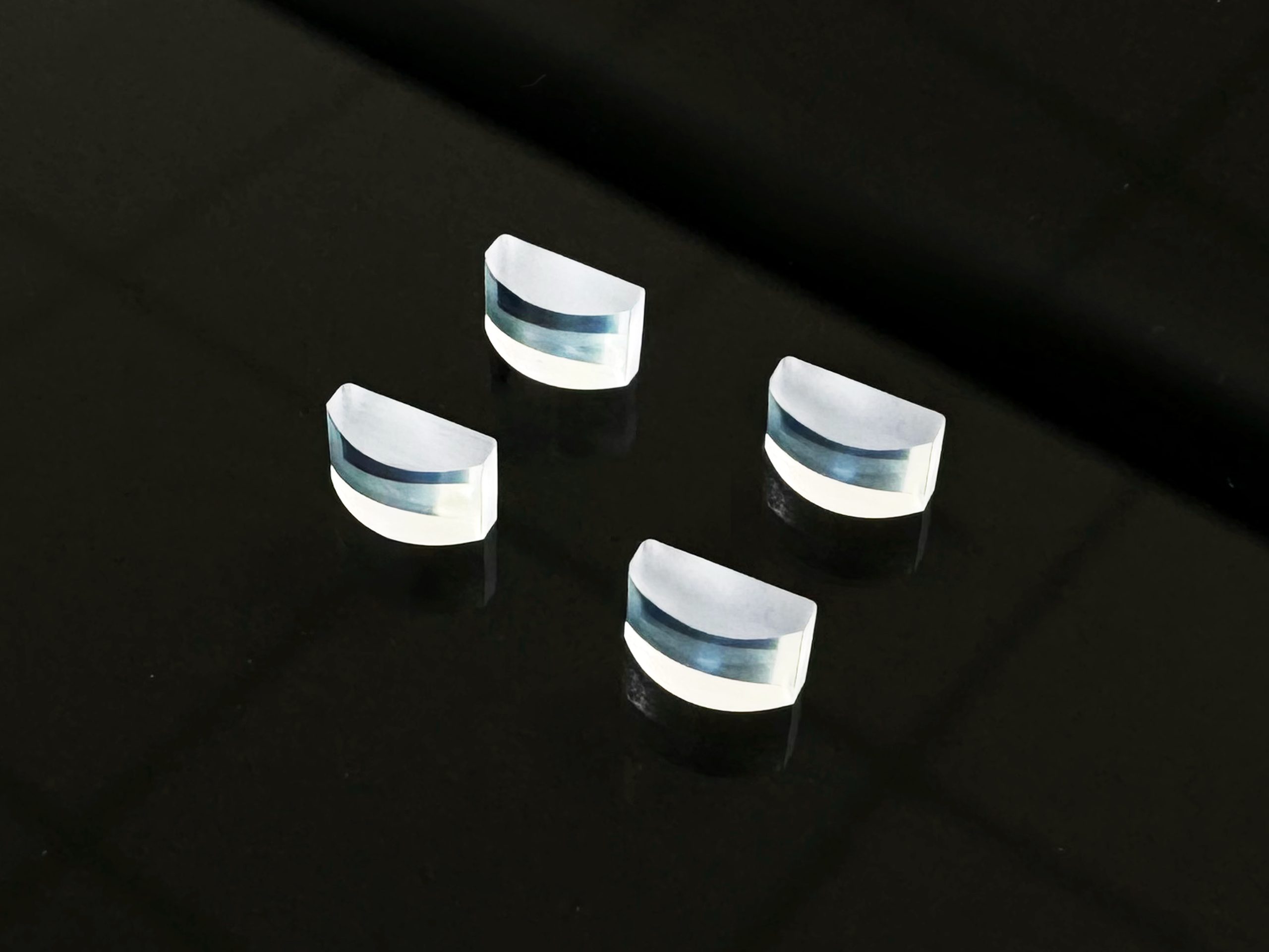 Cylindrical Aspherical Glass Lenses